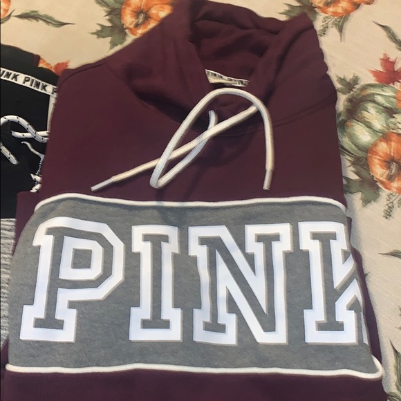 Pink sweaters - Picture 2 of 4